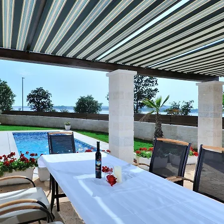 Mila Sa Privatnim Bazenom Villa